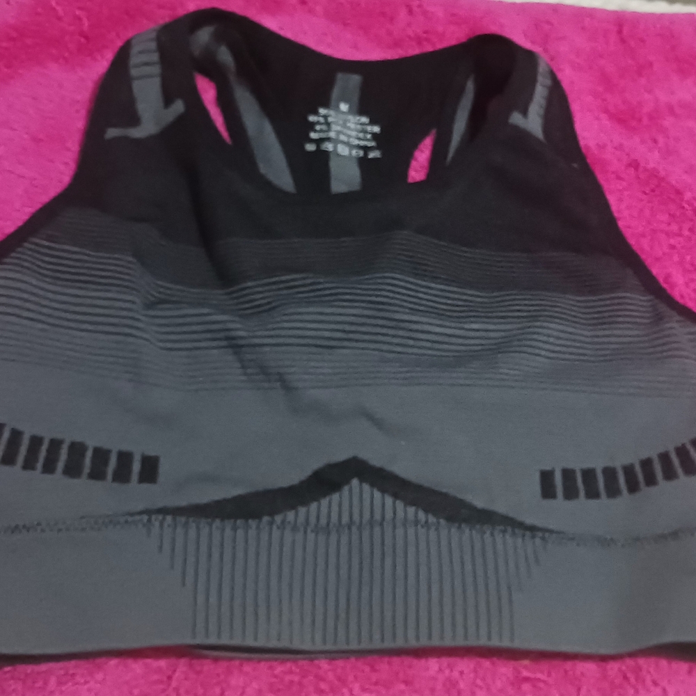 Seamless Black and Gray Sports Bra